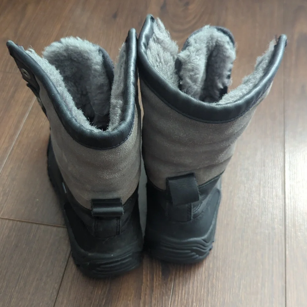 UGG Adirondack II Leather & Shearling Boot - Picture 6 of 12